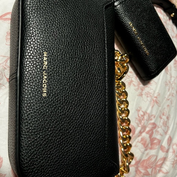 Marc Jacobs Black and Gold Crossbody Bag with Chain Strap - Picture 3 of 6